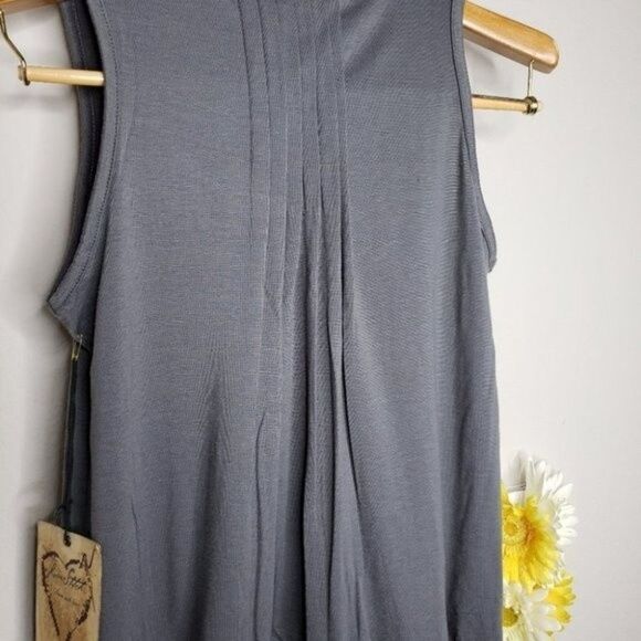 Love Stitch gray ruching buttoned scoop neckline tank top size small - Picture 12 of 14
